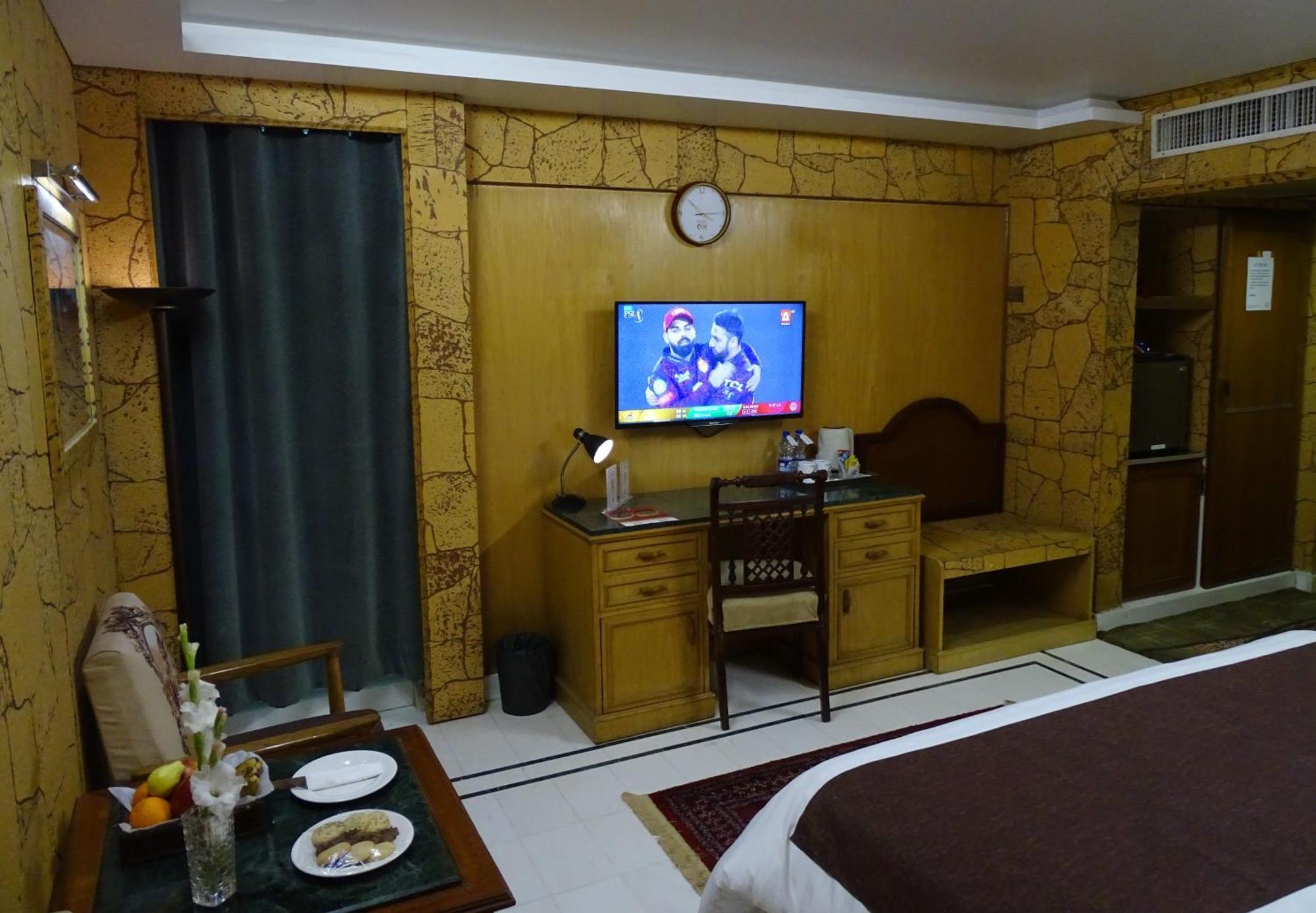 Hotel One Karachi Bagian luar foto
